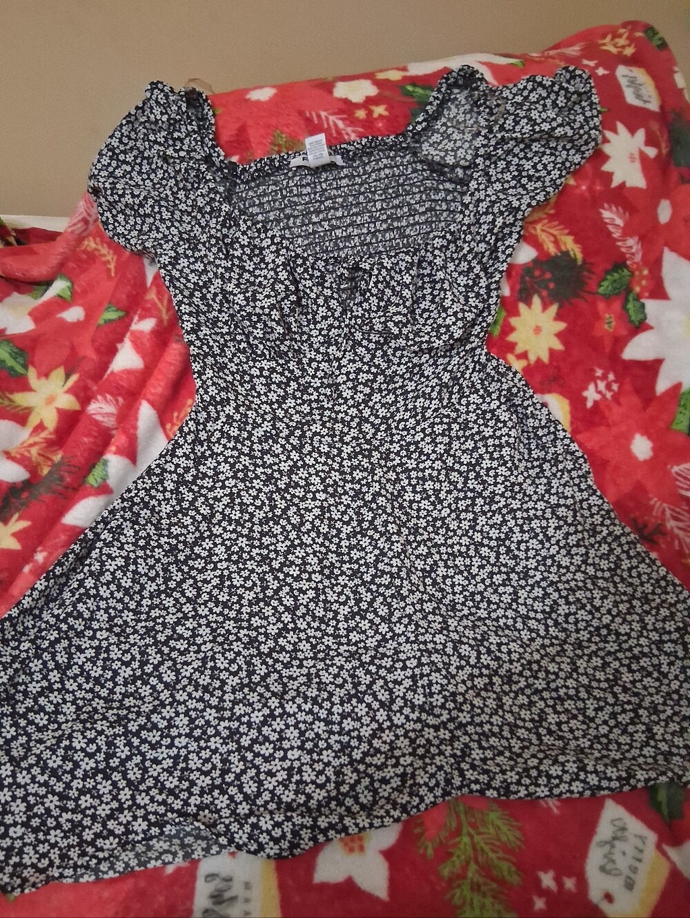 RSQ Black White Floral Print Mini Dress Size S Smocked Bust Short Sleeve